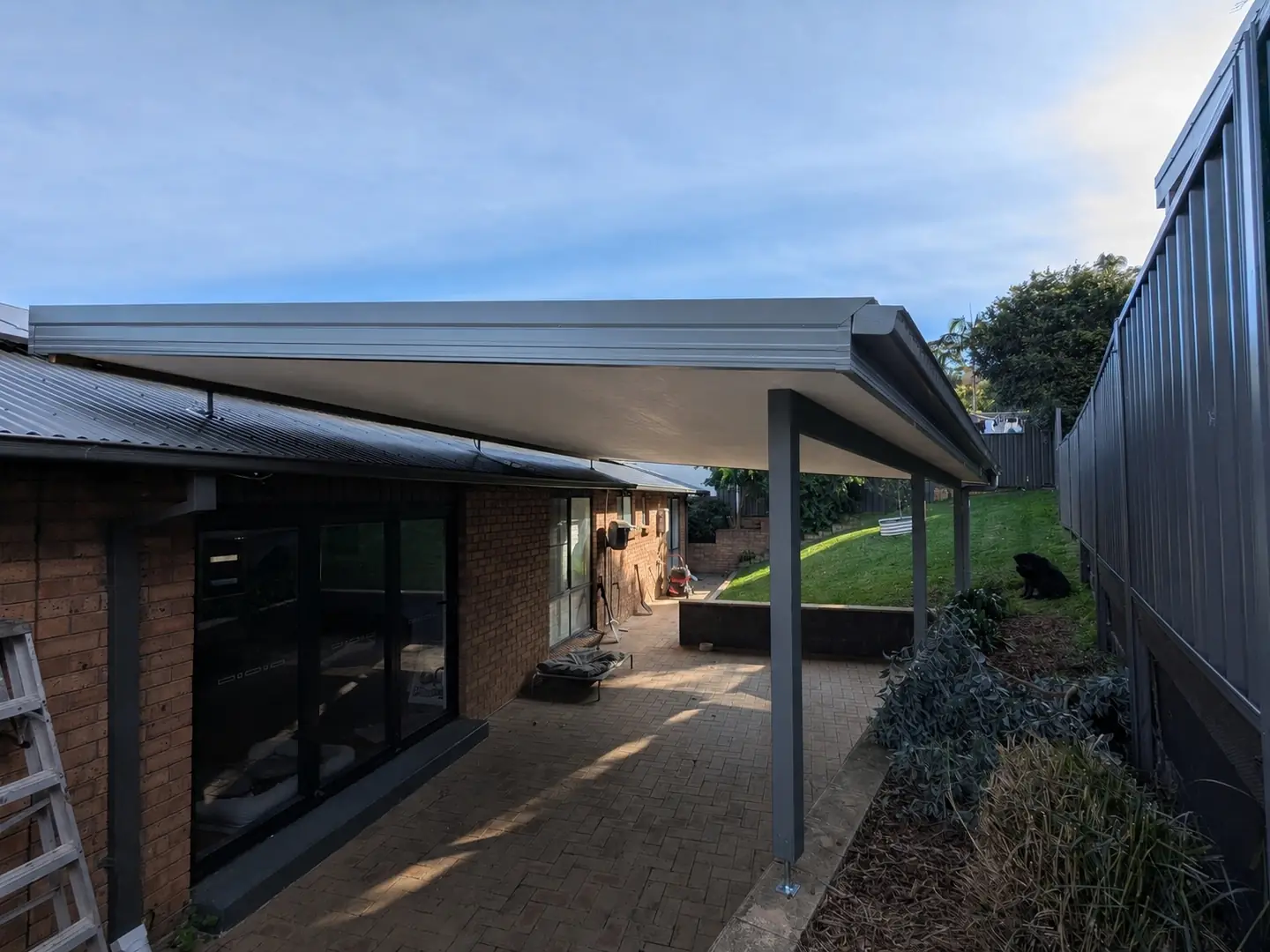 Insulated flyover pergola in Figtree built by Trademark Construction Illawarra